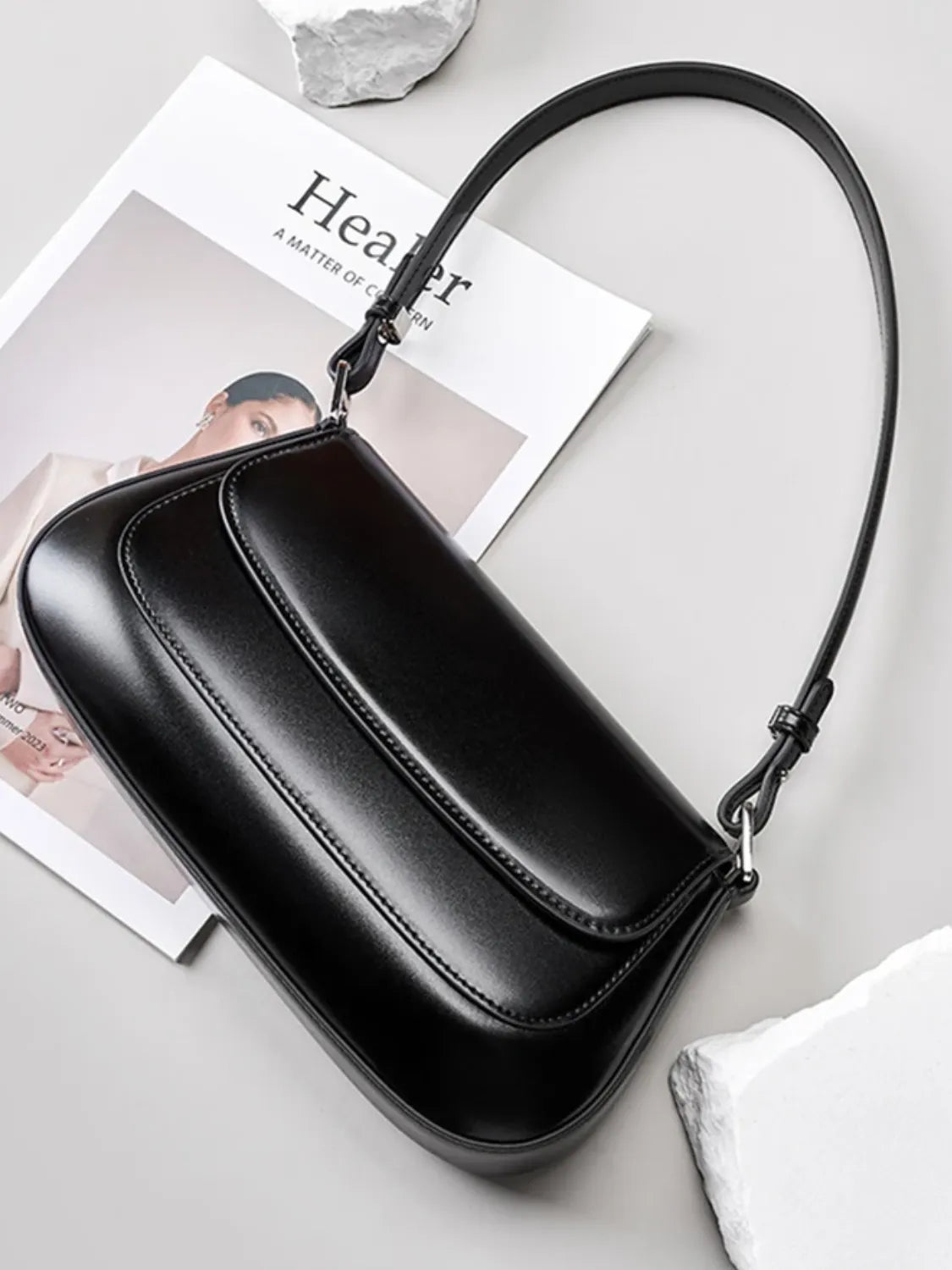 Bolsa Feminina Baguete Tiracolo em Couro PU com Alça Ajustável - Eléa