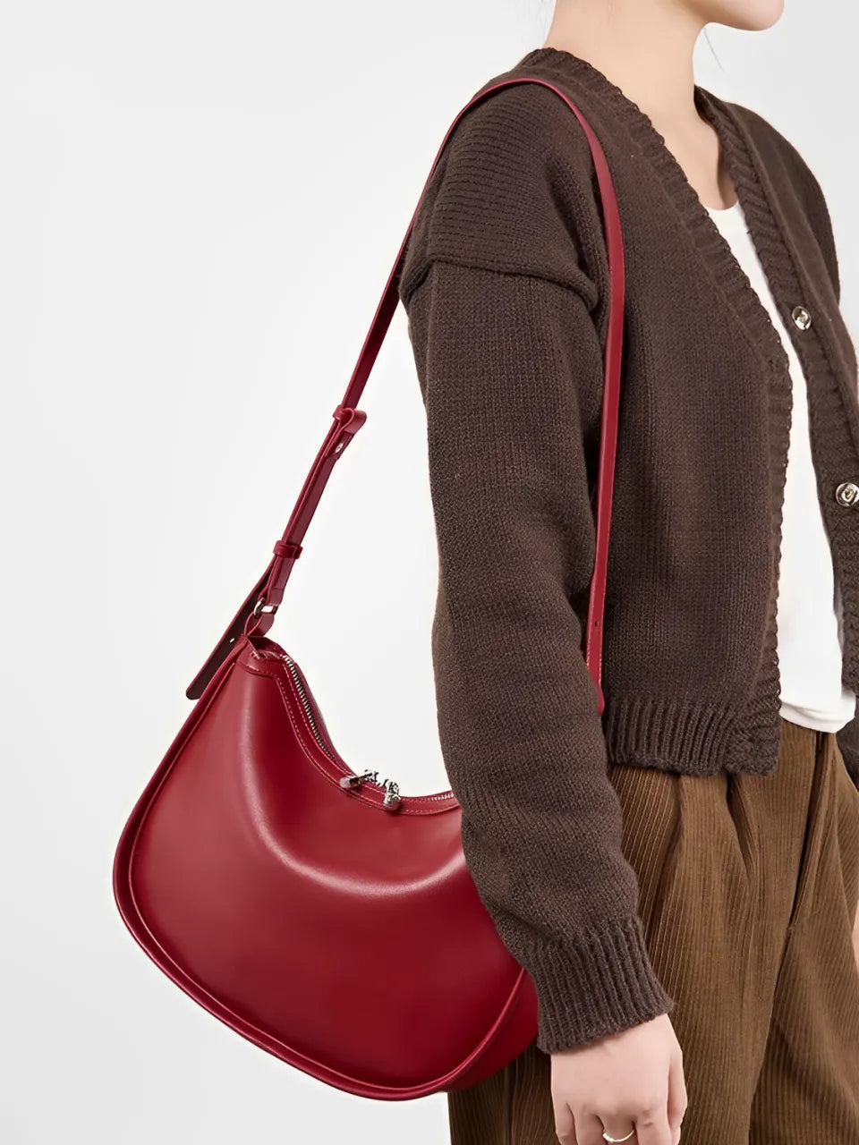 Bolsa Feminina de Ombro Meia Lua em Couro com Alça Ajustável - Camille