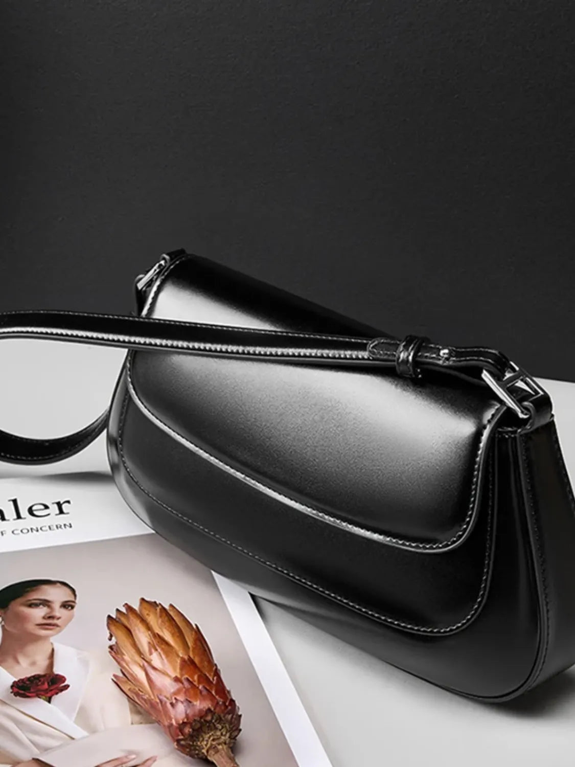 Bolsa Feminina Baguete Tiracolo em Couro PU com Alça Ajustável - Eléa