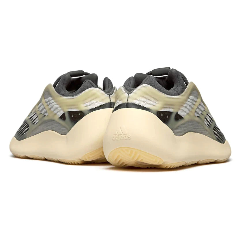 Tênis Adidas Yeezy 700 v3 'Fade Salt' - ID1674
