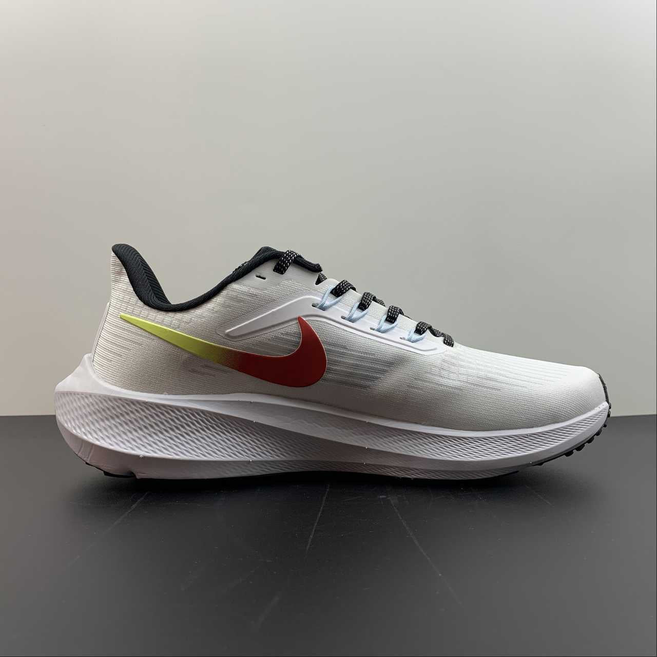 Nike Air Zoom Pegasus 39 - Branco/Vermelho