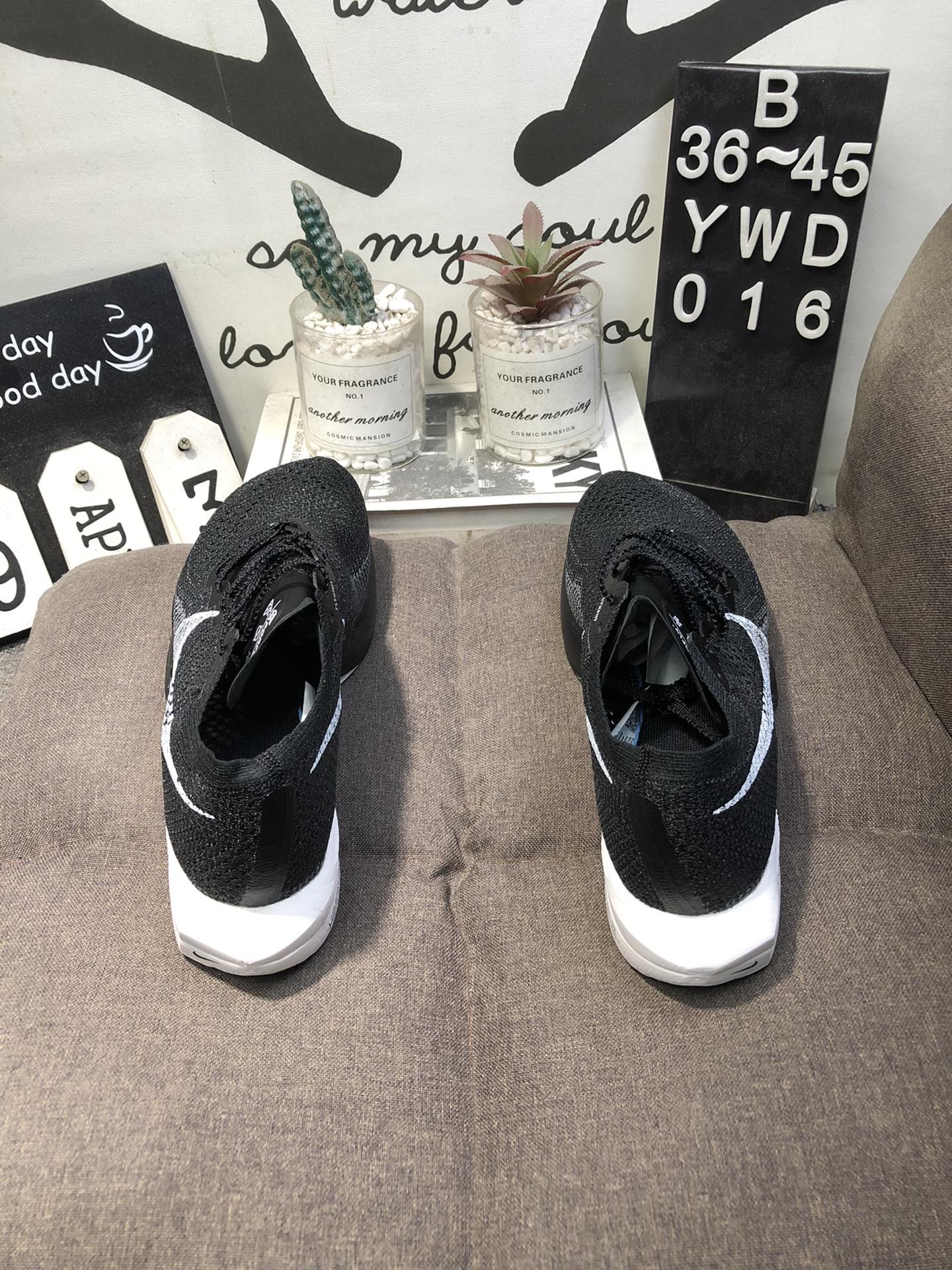 Nike Air Zoom X Vaporfly 3 - Preto/Branco