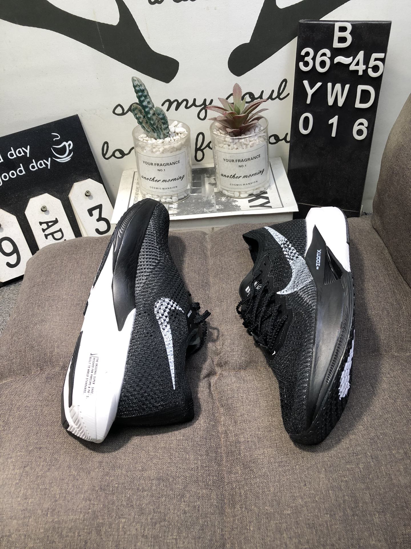 Nike Air Zoom X Vaporfly 3 - Preto/Branco