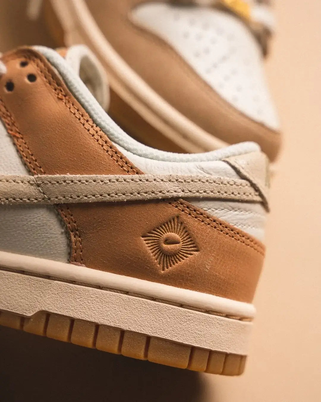 Tênis Nike Dunk Low "Australia" Marrom - FN7645-133