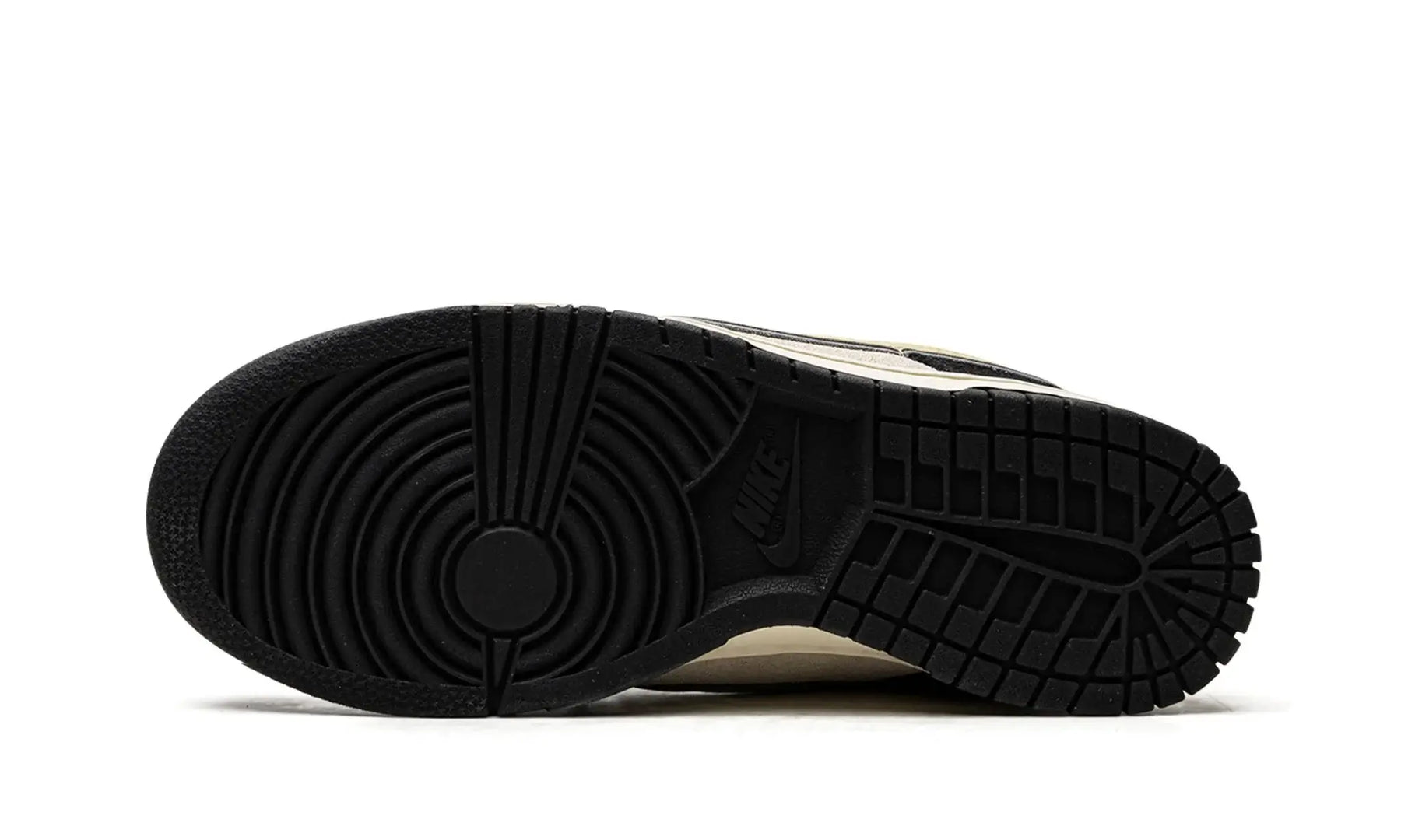 Tênis Nike Dunk Low Feminino "Black Team Gold" Preto / Dourado - DV3054-001
