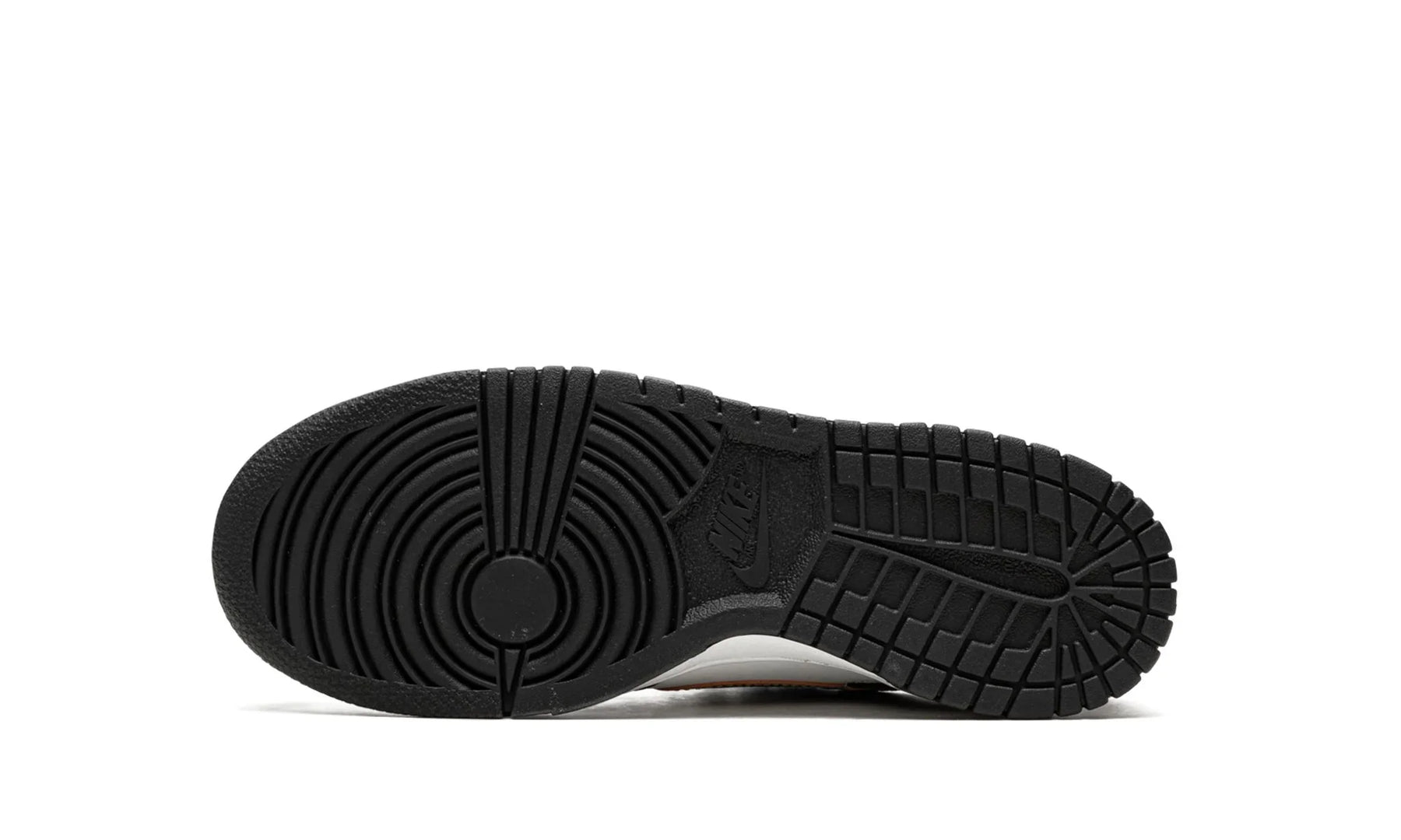 Tênis Nike Dunk Low Feminino "Black White Metallic" - DH9764-001