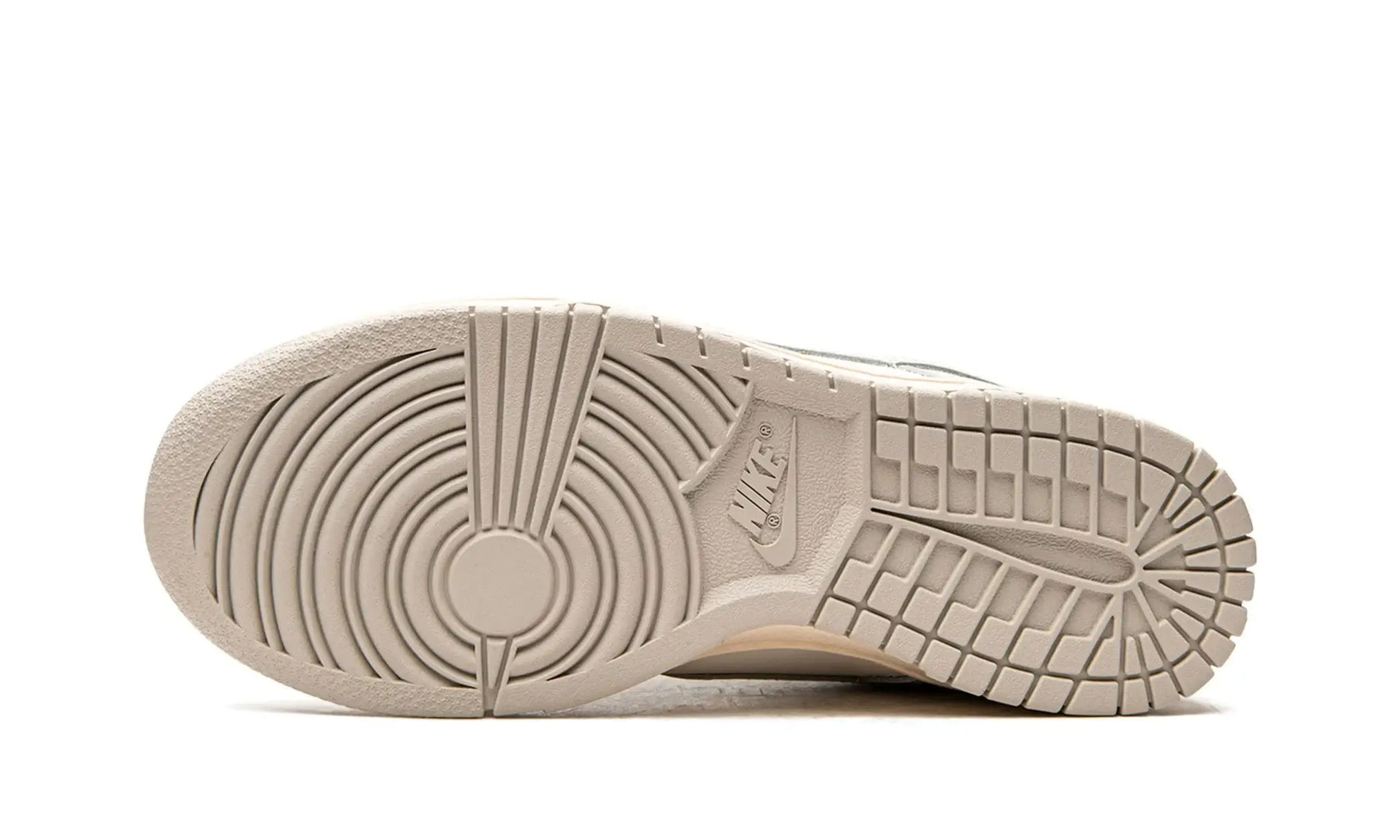 Tênis Nike Dunk Low Feminino "Light Bone" Cinza - DD1503-107
