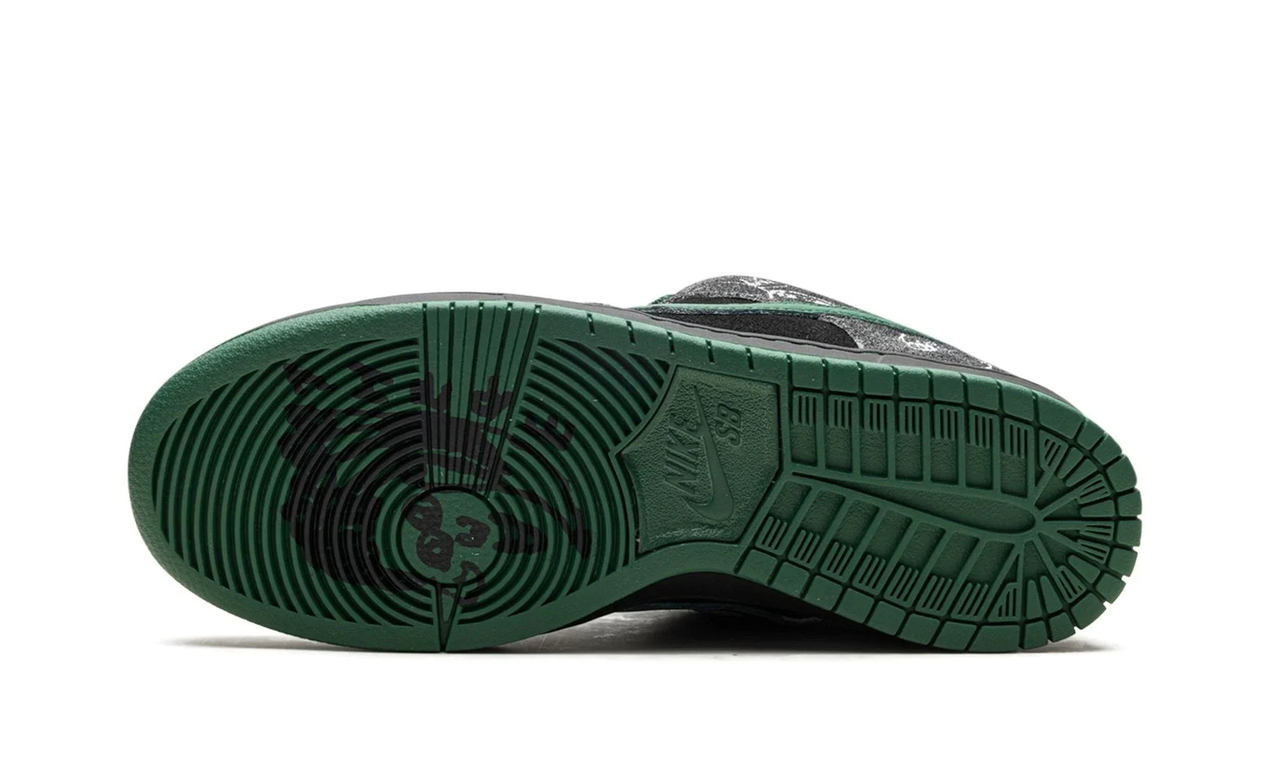 Tênis Nike Dunk Low SB "There Skateboards" Preto / Verde - HF7743-001