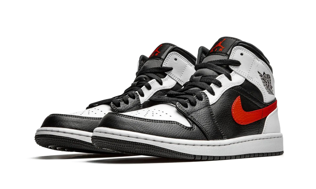 Tênis Air Jordan 1 Mid "Chile Red" - 554724-075