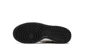 Tênis Nike Dunk Low Feminino "Black White Metallic" - DH9764-001